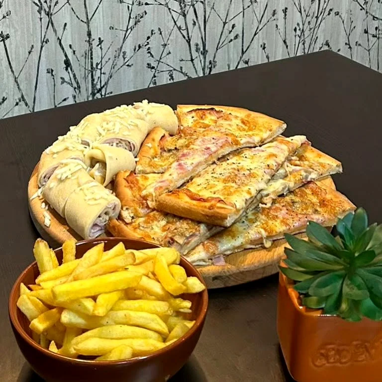 Obrok sa pomfritom i pizzom